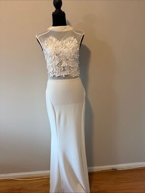 Ivory Floral Appliqué Sheath Wedding Dress